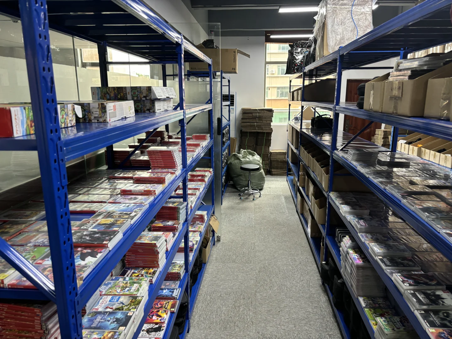 公司招人啦，招仓库一名，负责，细心，肯吃