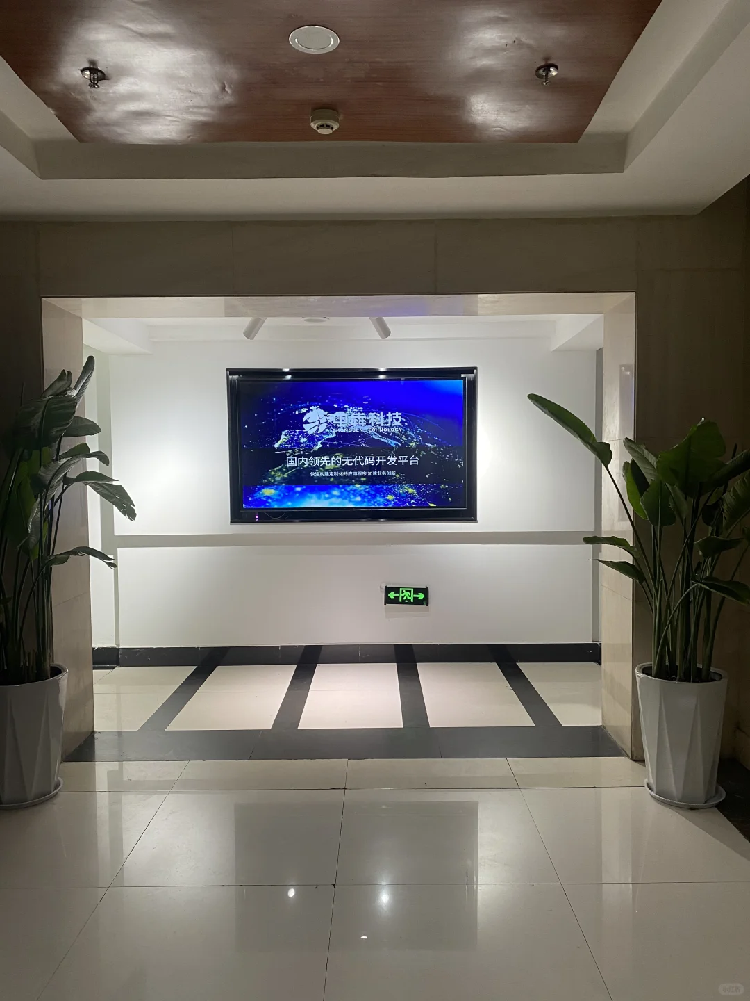 带你们看看程序员办公场景~