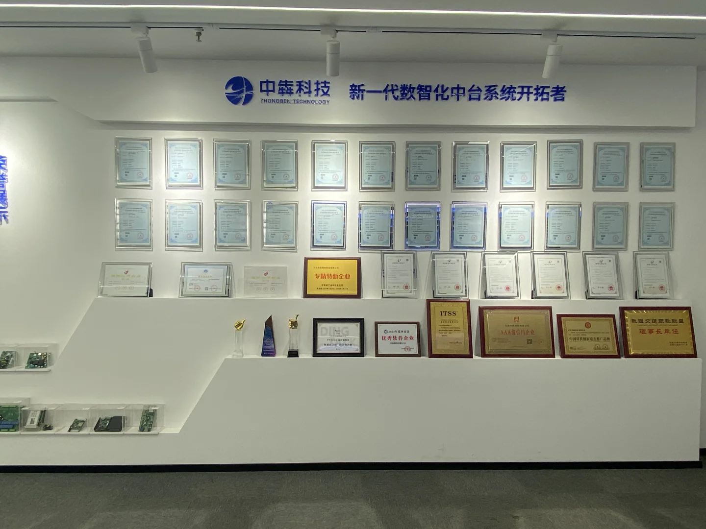 带你们看看程序员办公场景~