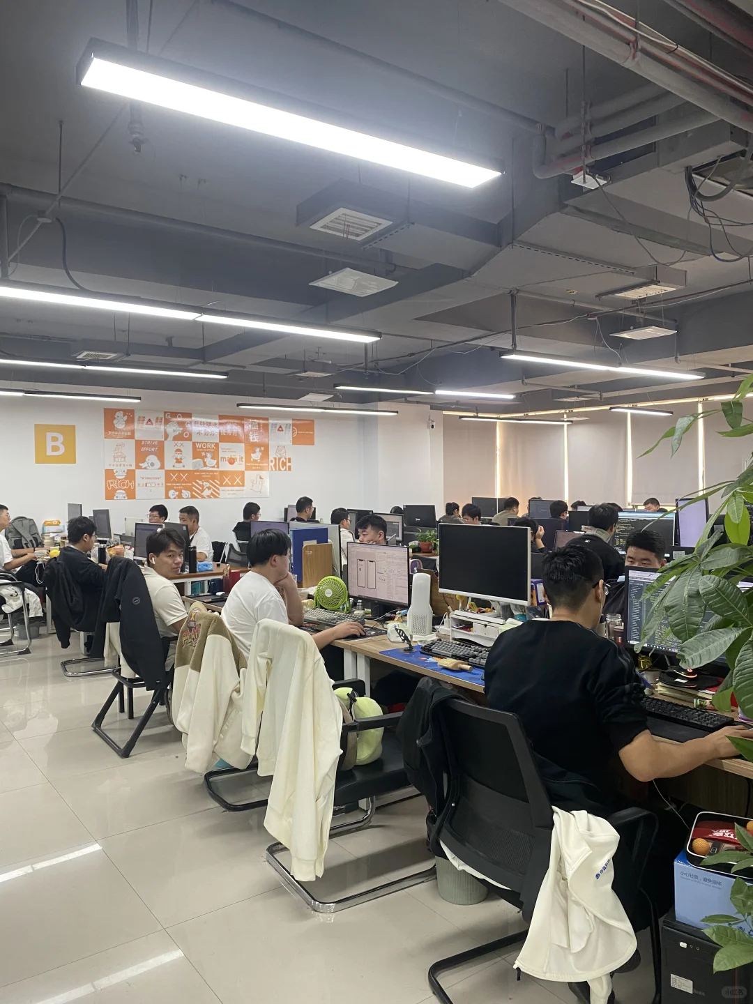 带你们看看程序员办公场景~