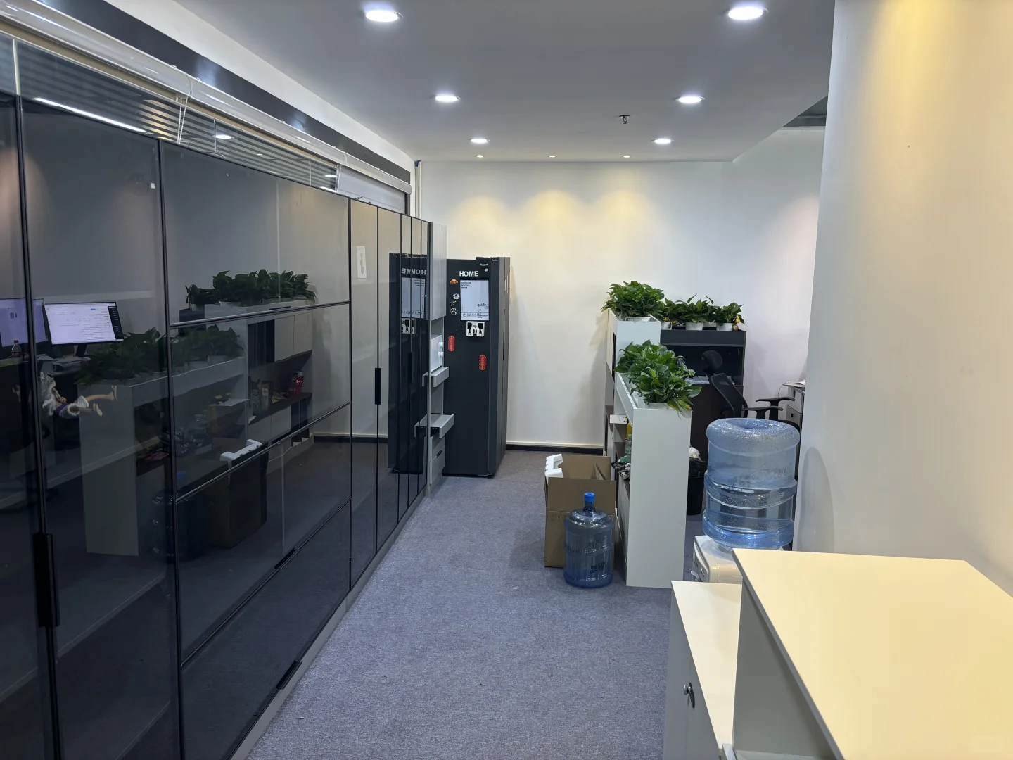 公司招人啦，招仓库一名，负责，细心，肯吃