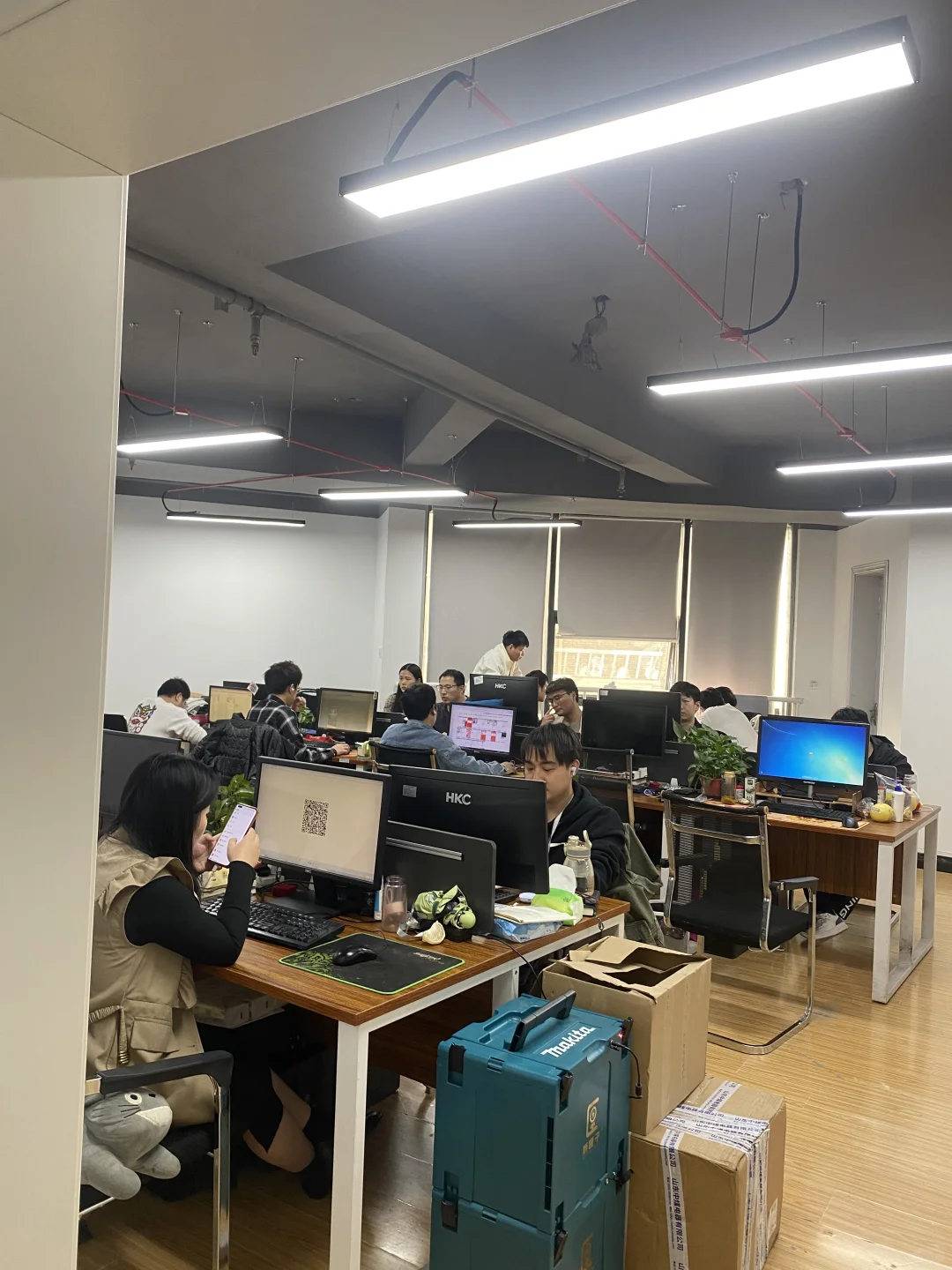 带你们看看程序员办公场景~