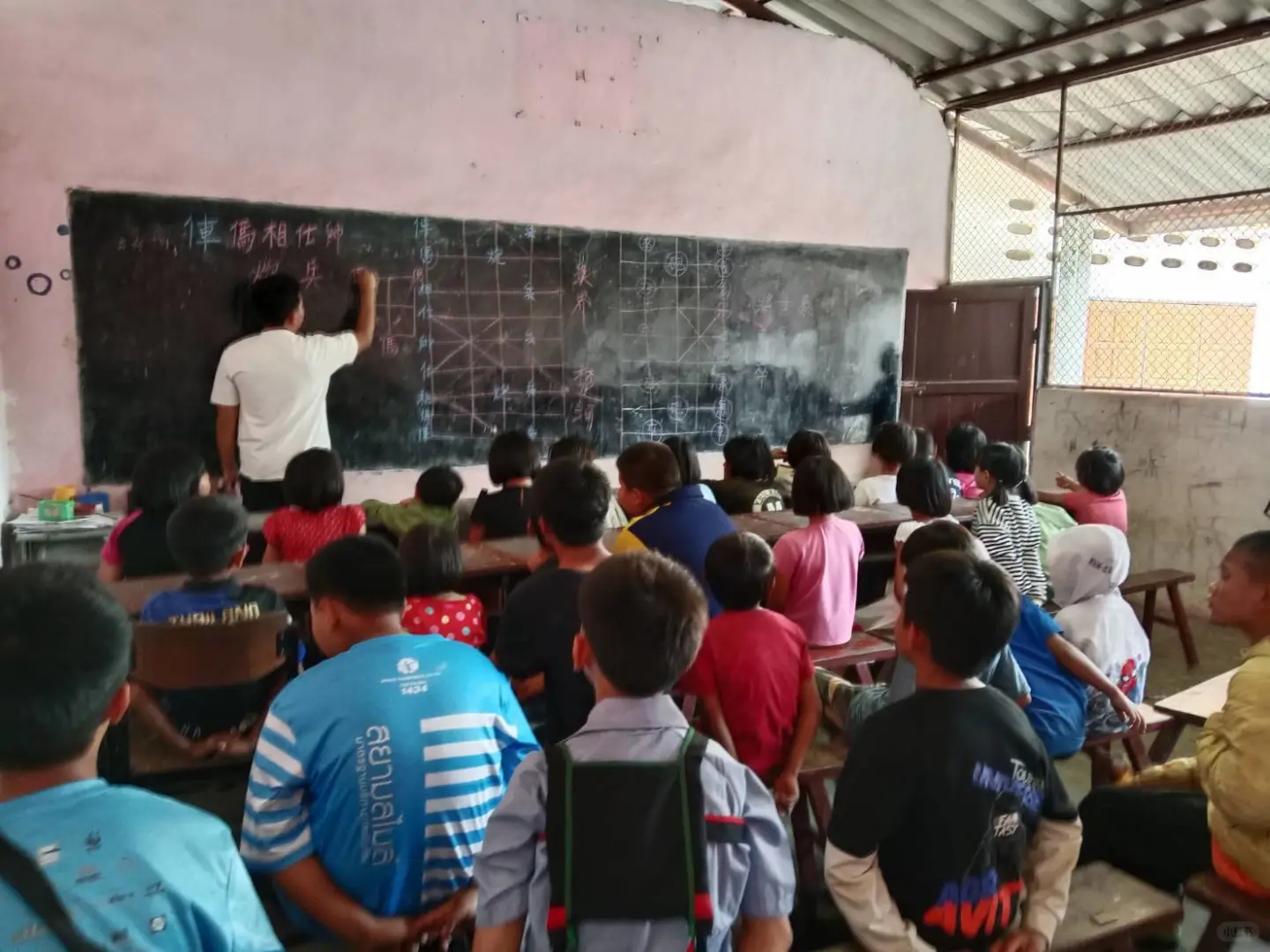 泰国北部贫困山区寻爱心人士支教资助