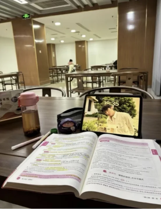 不是，你大三考教师编都6月还没进入状态啊