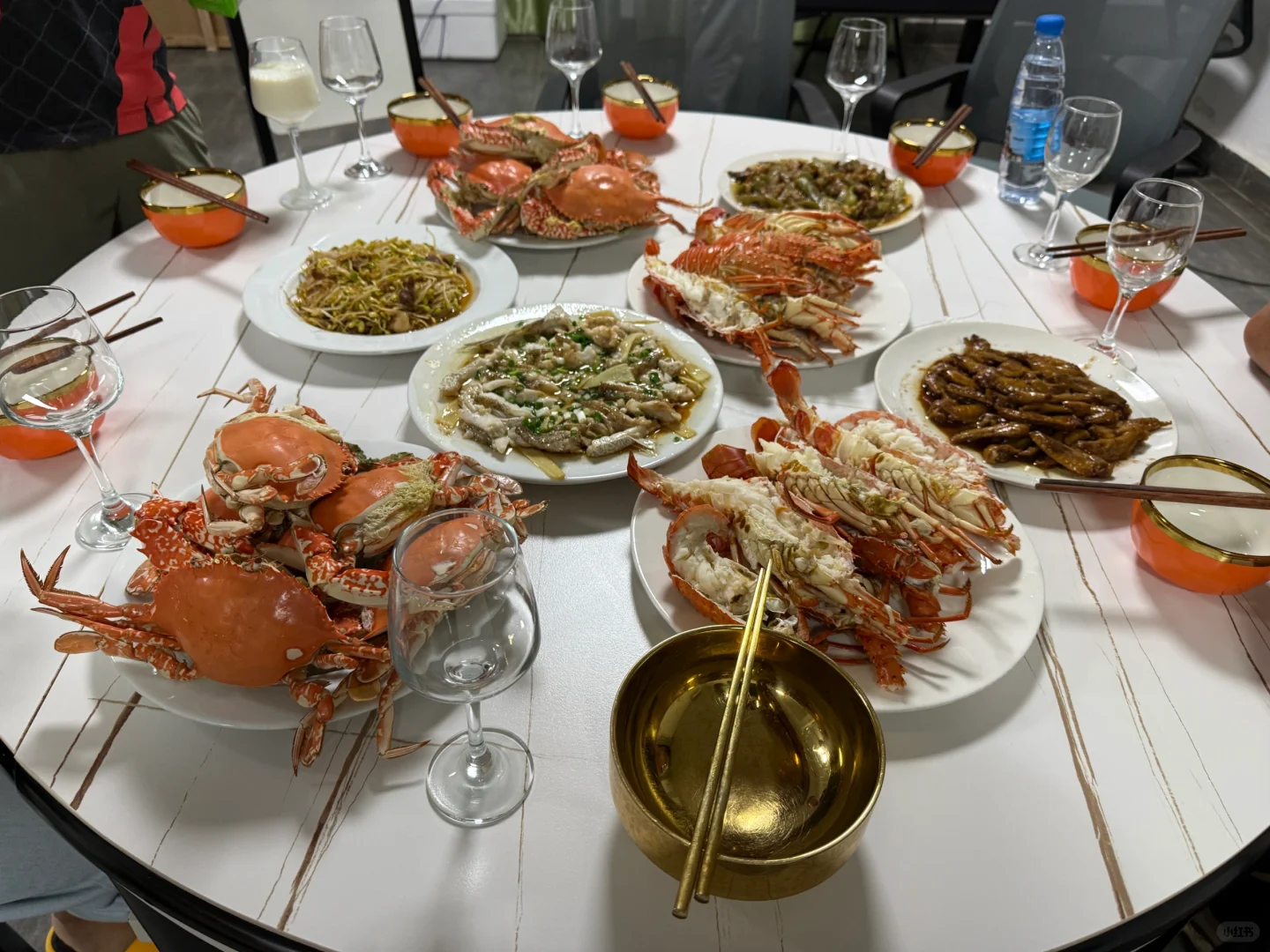 需要出纳，会计