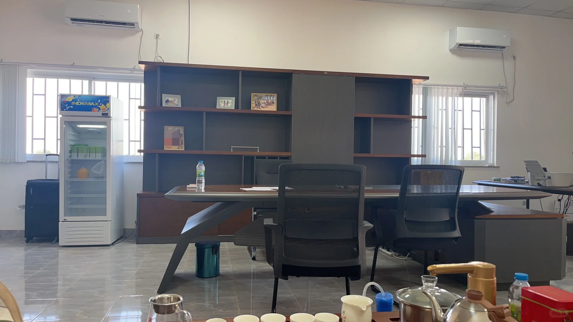 需要出纳，会计