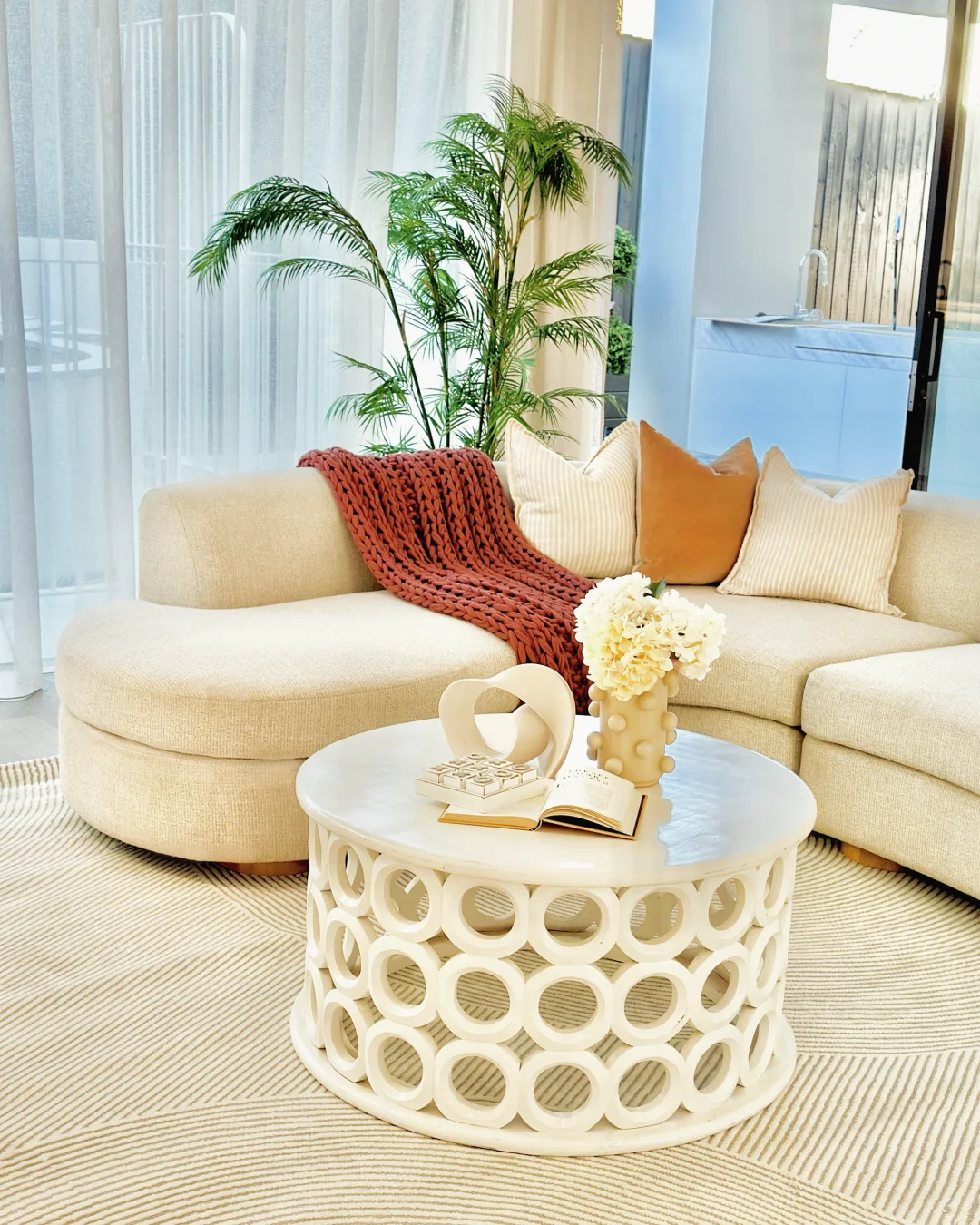 墨尔本展示家具公司诚聘软装布场助理（女生）