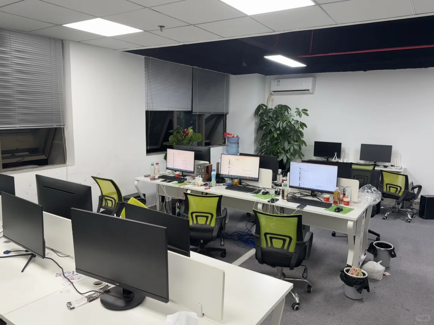 招人事 底薪5000+提成+前勤