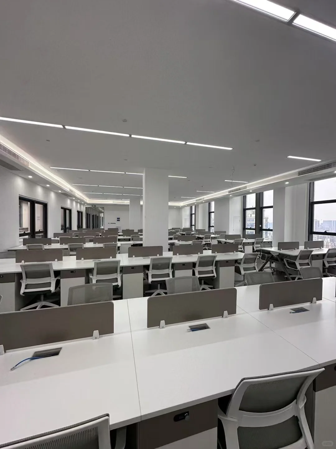 八小时工作制、包住+管一顿饭