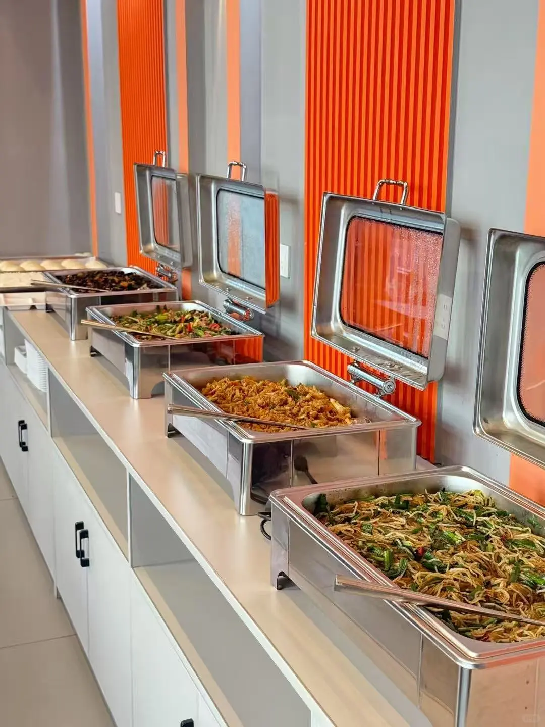 八小时工作制、包住+管一顿饭