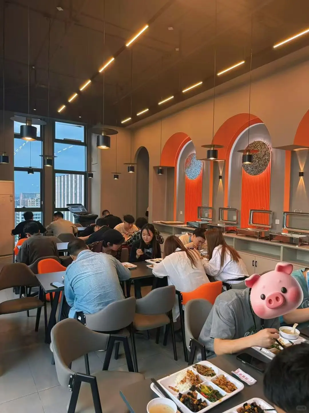 八小时工作制、包住+管一顿饭