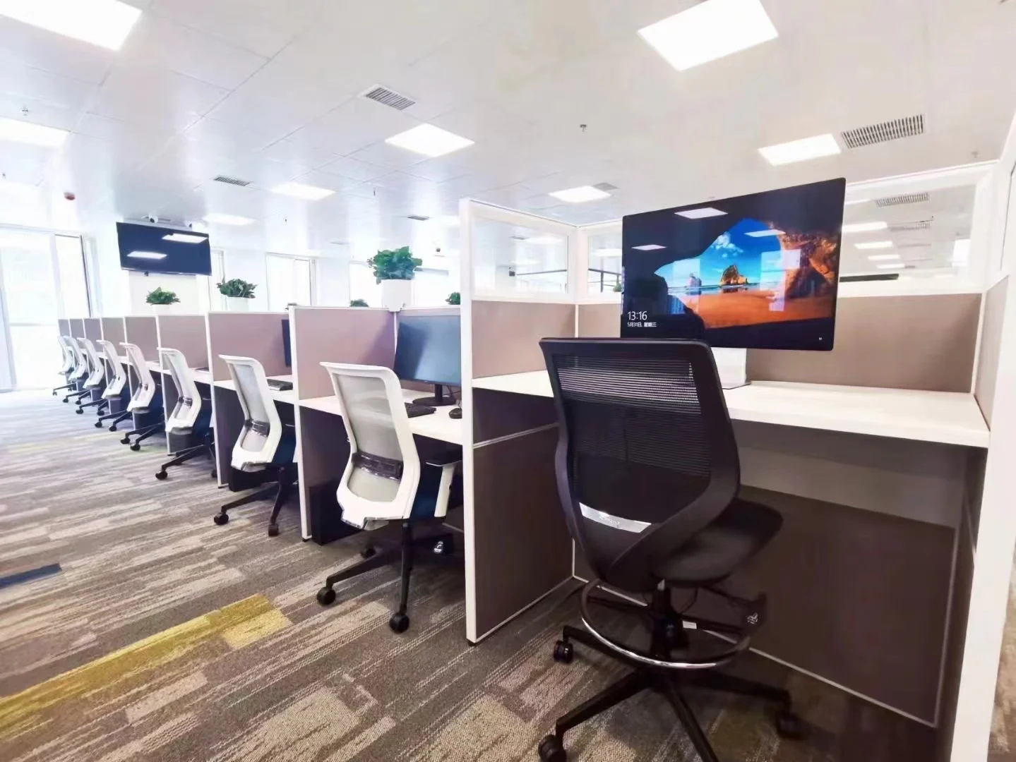 月休8天+五险一金+上市外企纯文职不加班