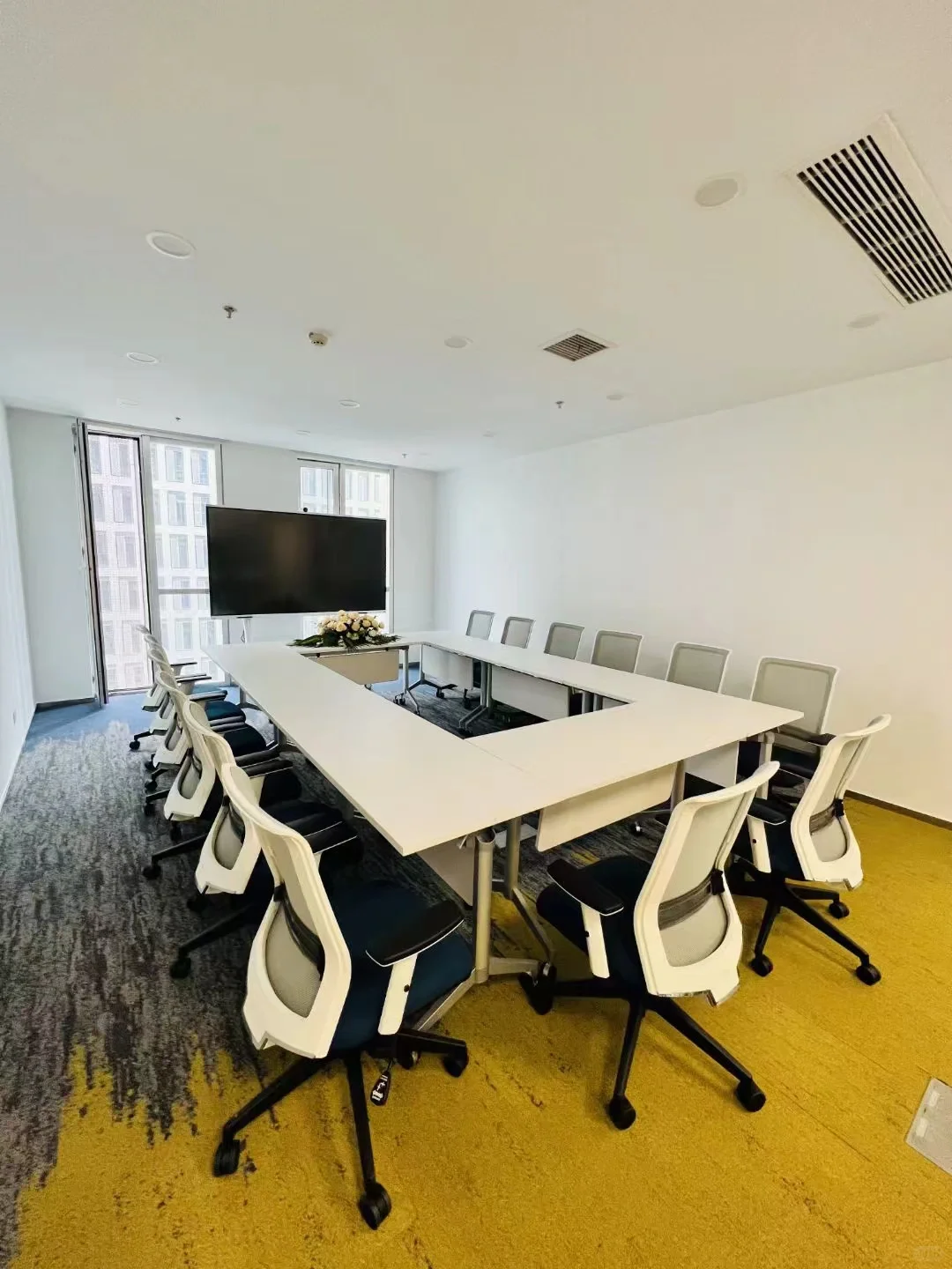 月休8天+五险一金+上市外企纯文职不加班