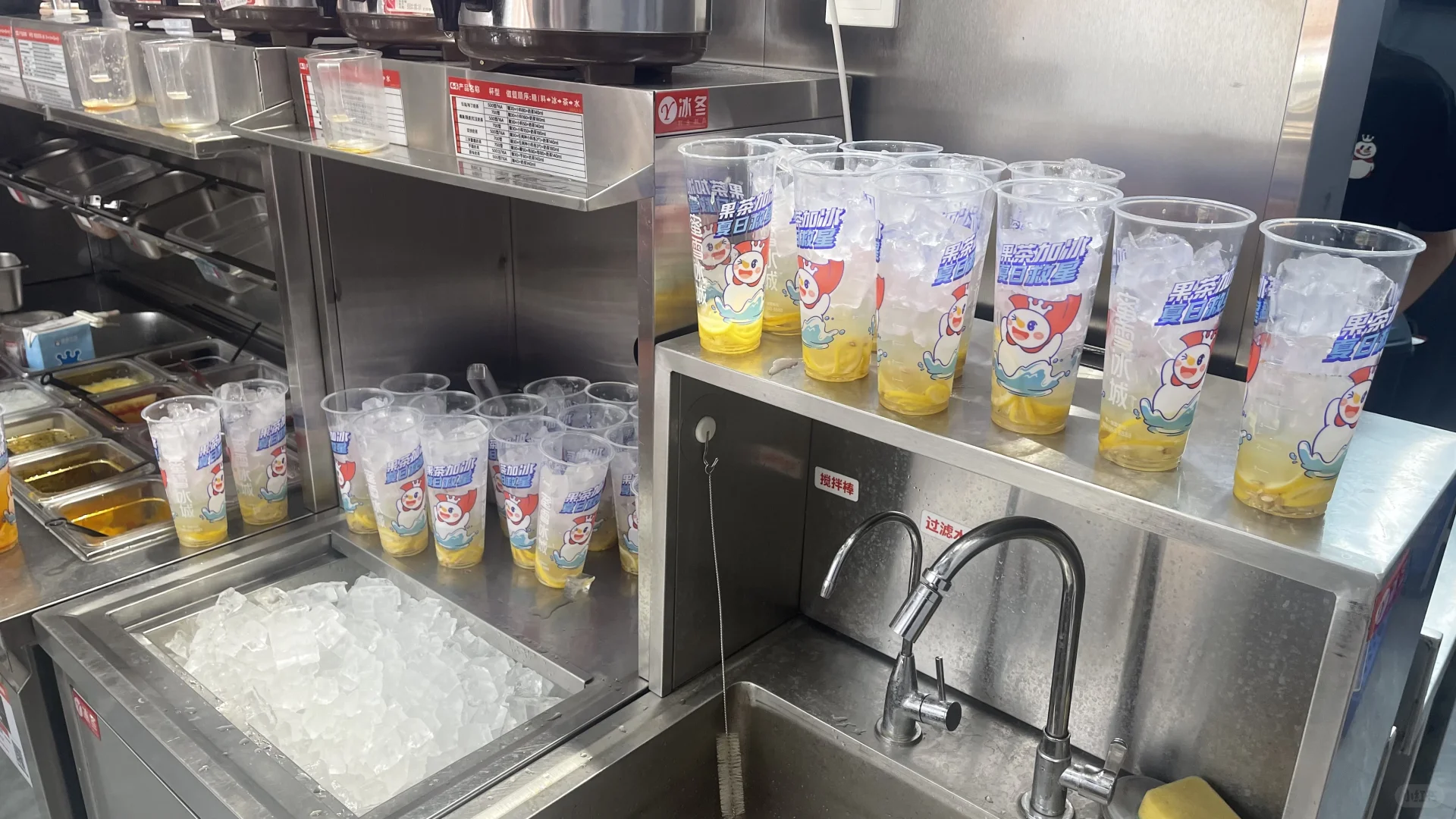 蜜雪冰城高薪招聘