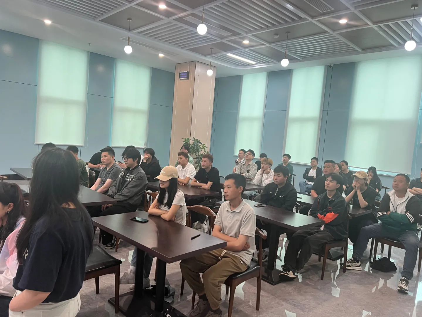 明天面试，五险一金，福利待遇好！