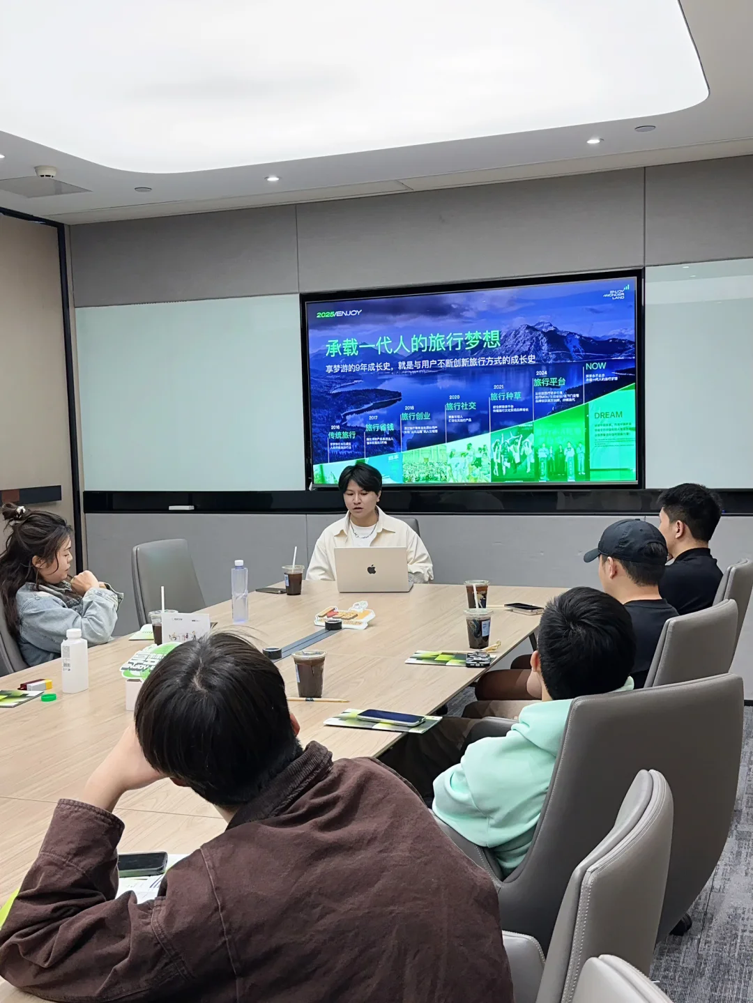 欢迎大家加入我的公司！请看我的简历