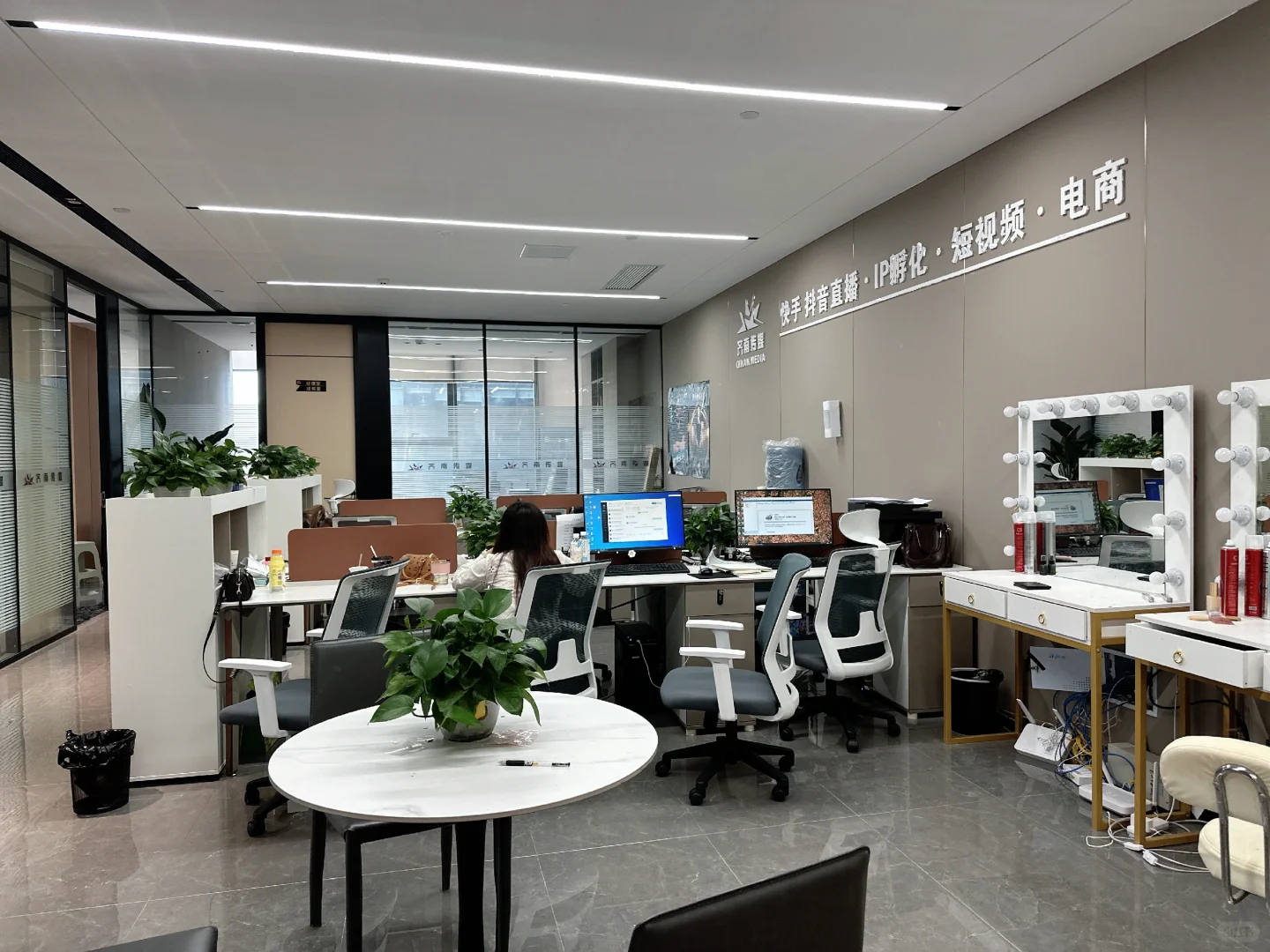 观山湖区招人啦！！