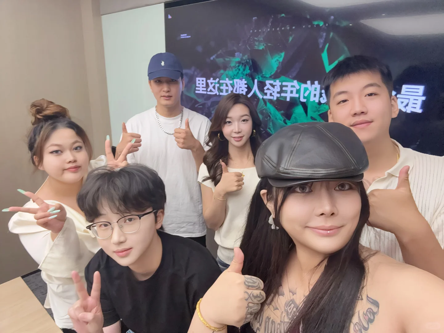 欢迎大家加入我的公司！请看我的简历