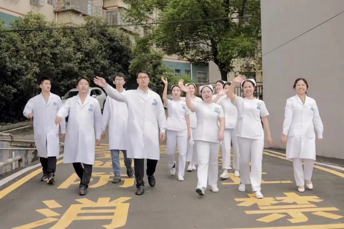 区卫生事业单位招录护士，医生，药师，检验