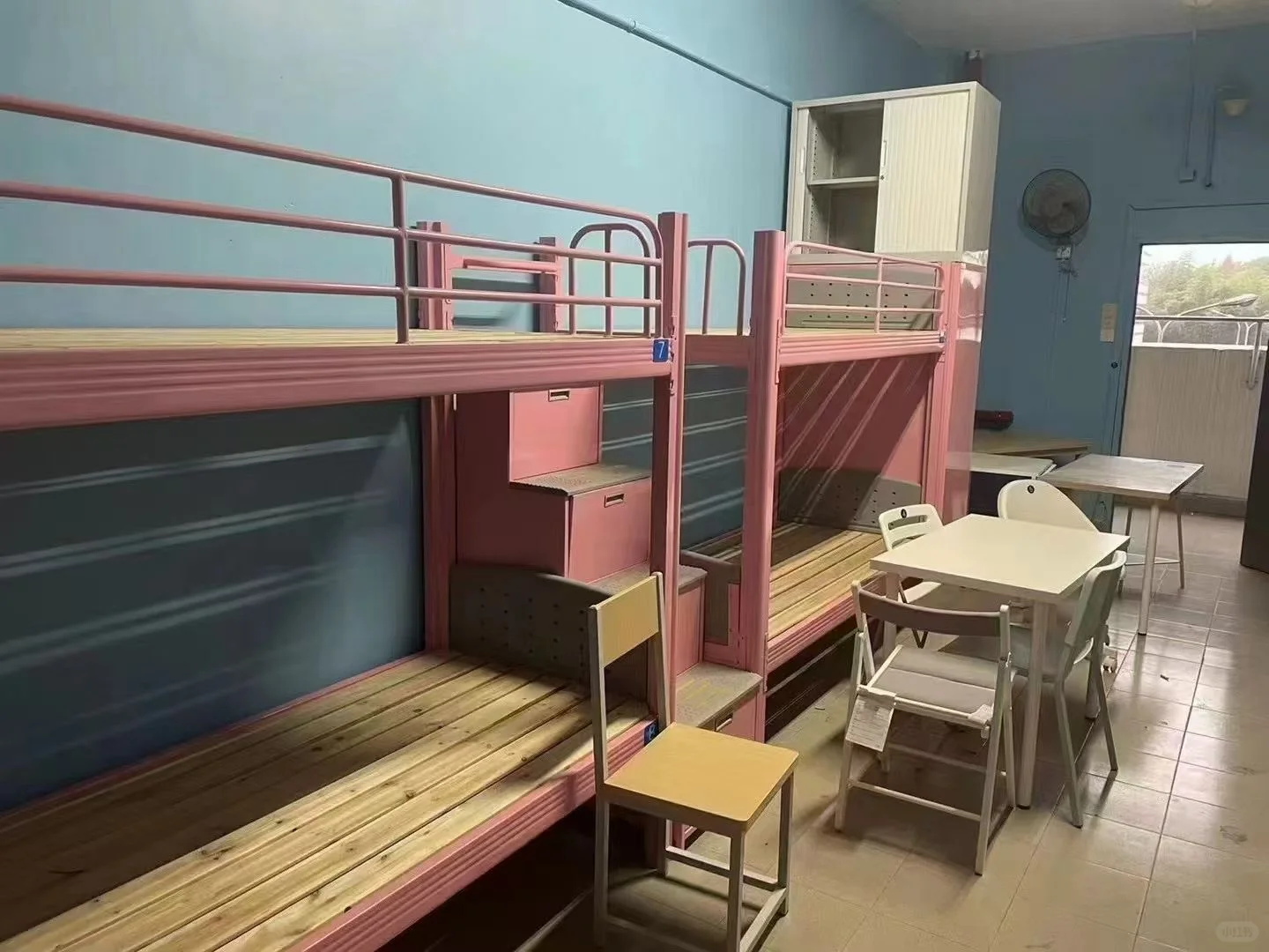 05女大在厂里上班包吃包住赚六千