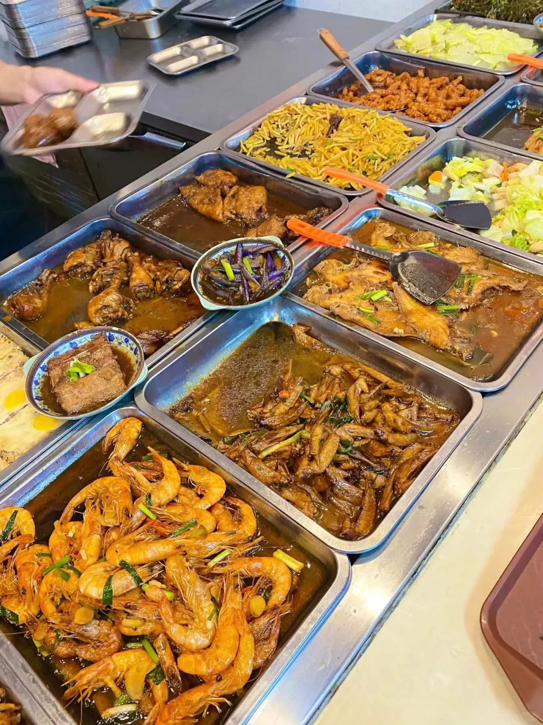 大量招正式工、小时工