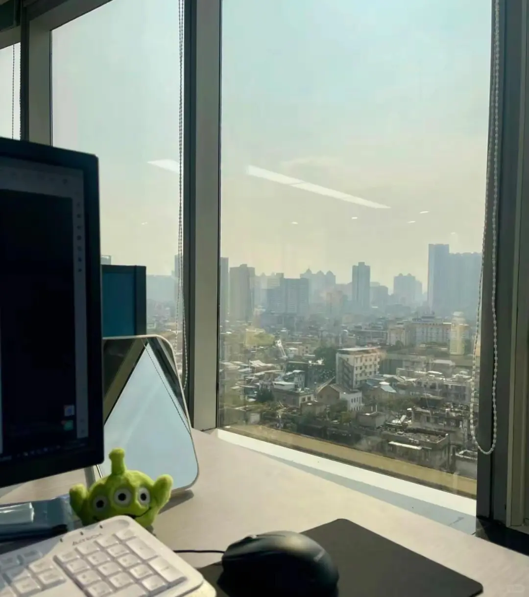 这里有文员小姐姐～～