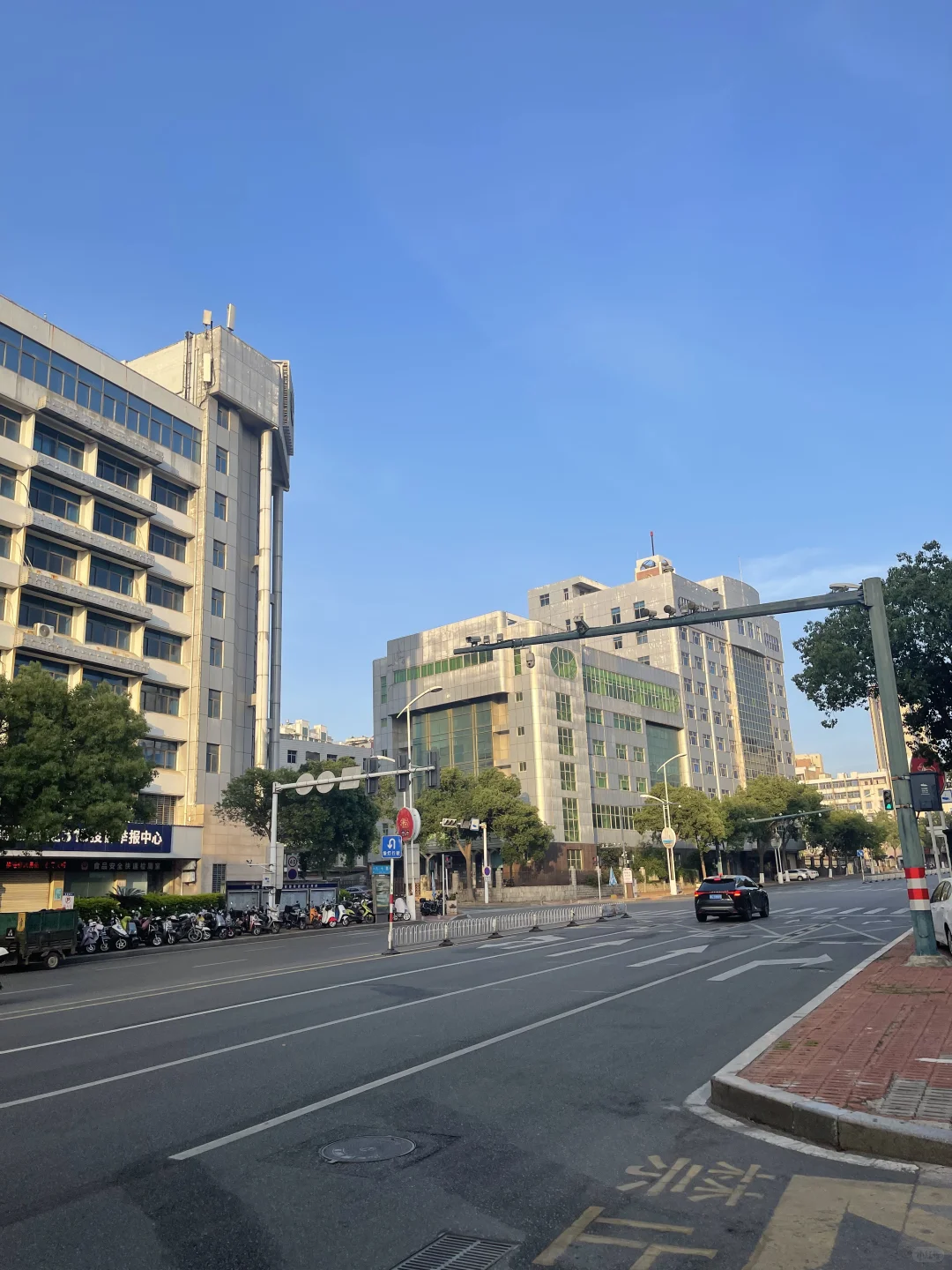 周日休，助理工作，我是专业hr 🤓