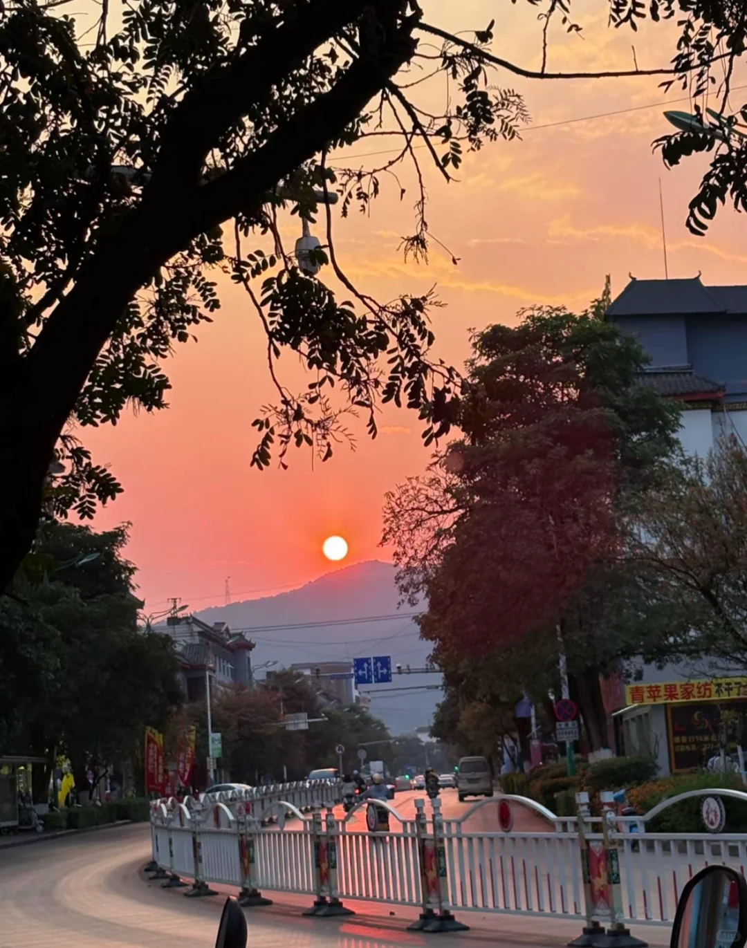 招聘坐班招聘文员，工作轻松