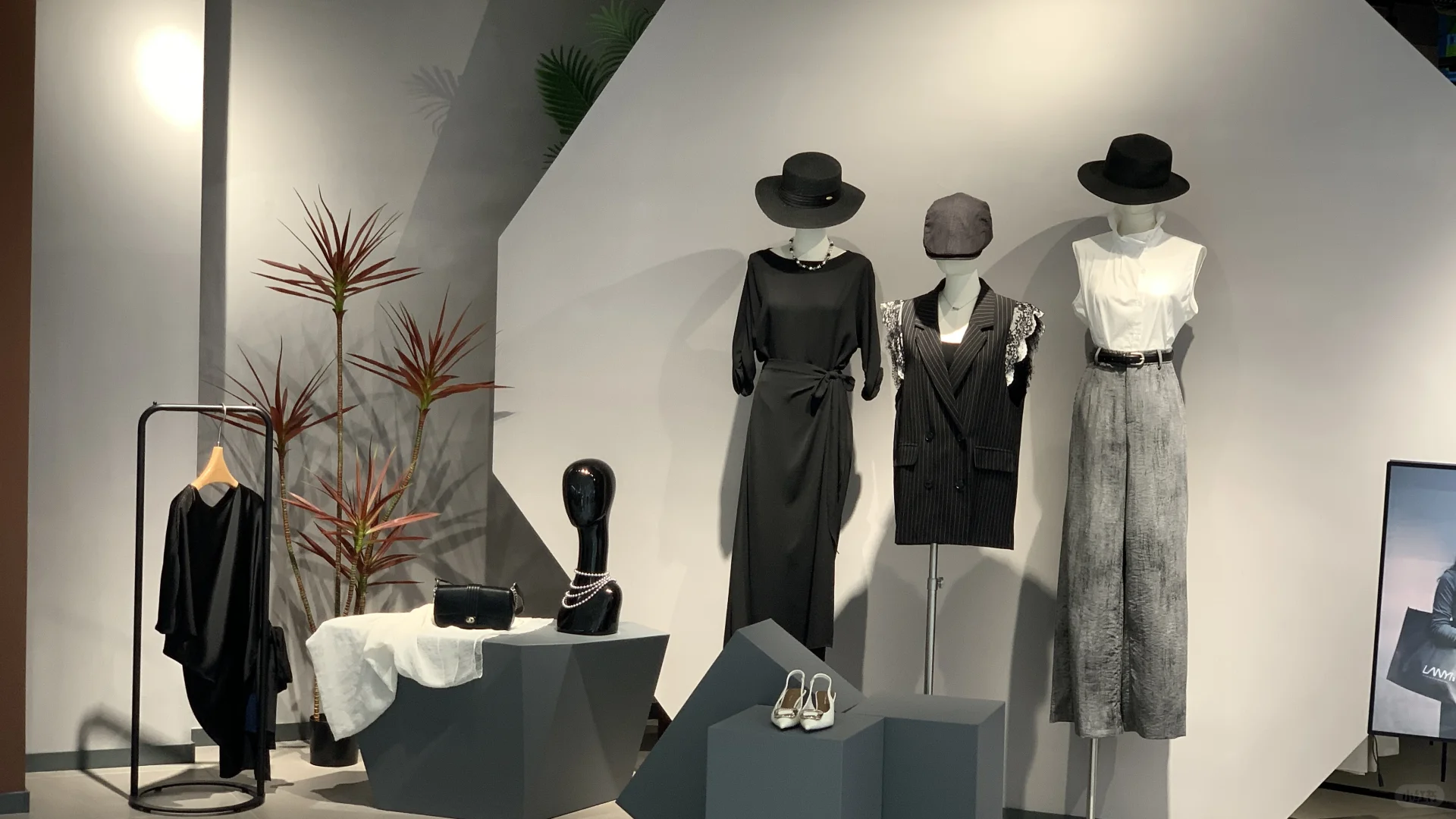 泉州新天店急聘导购及店长