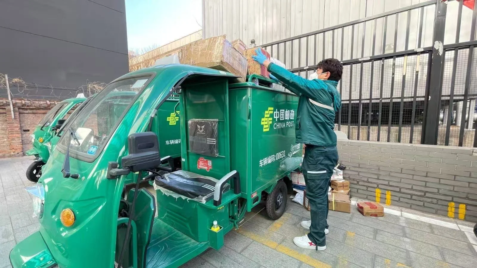 长期聘邮政快递员