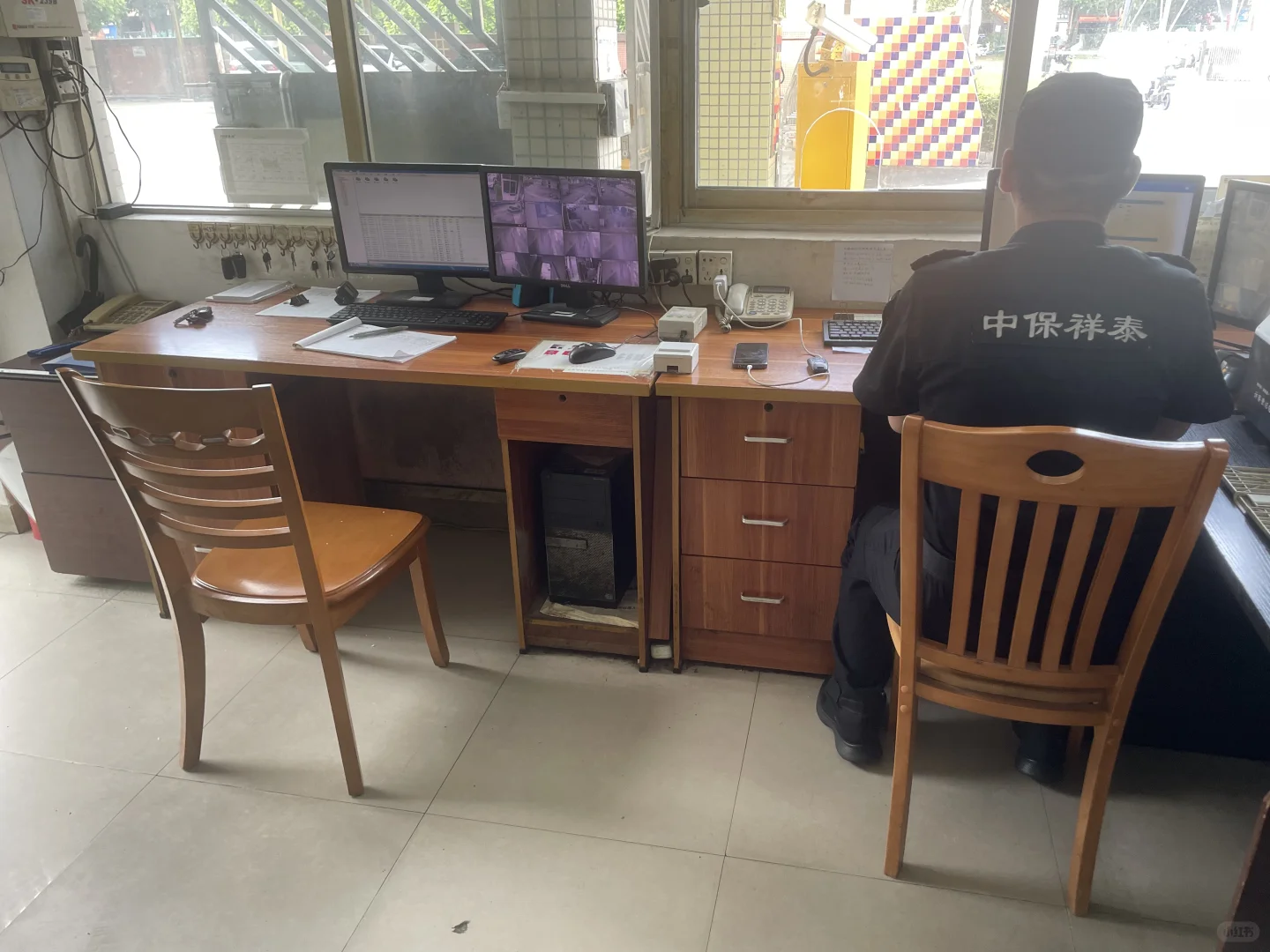 长安镇招聘保安二人，