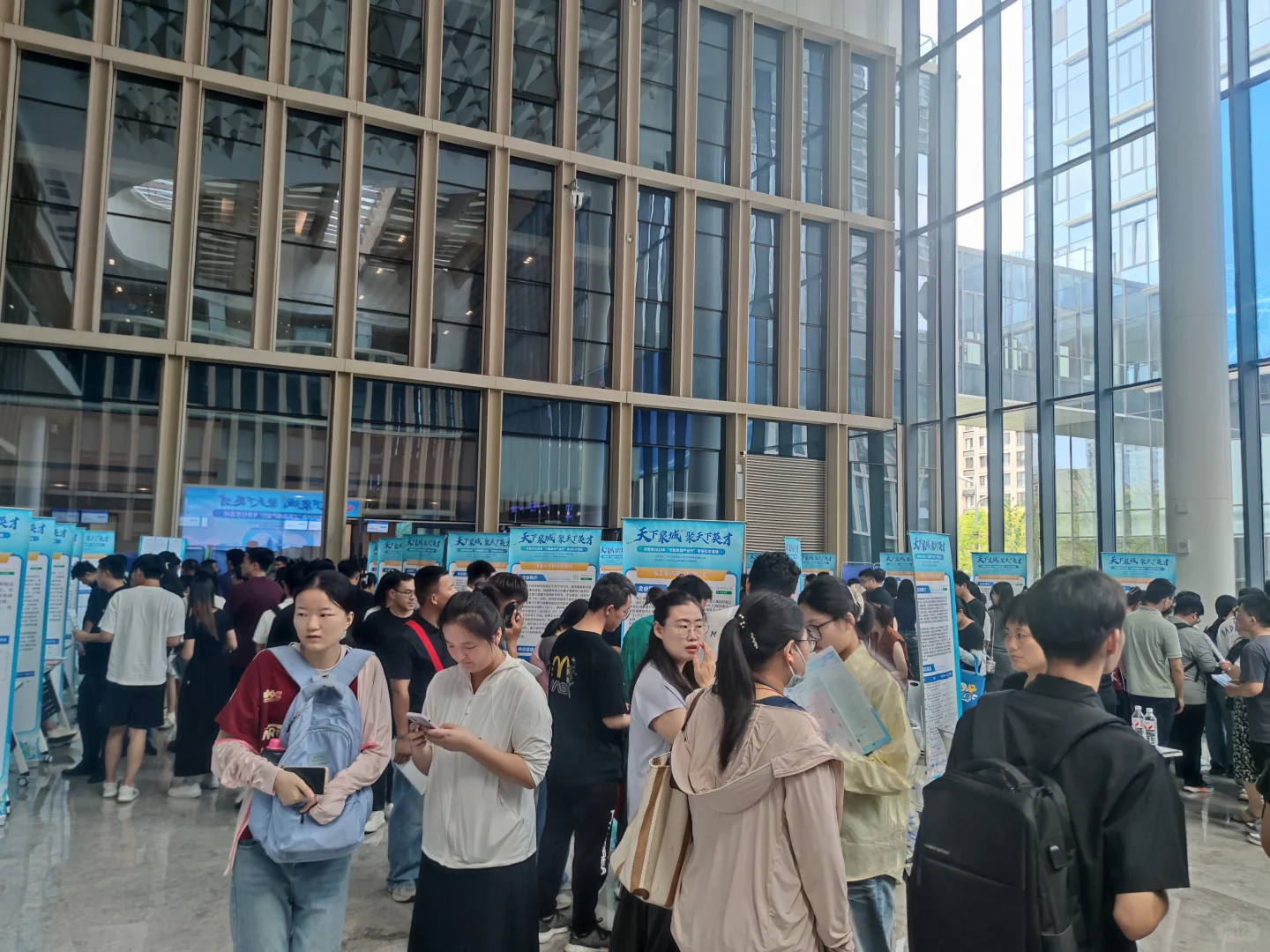 参加济南人才招聘会