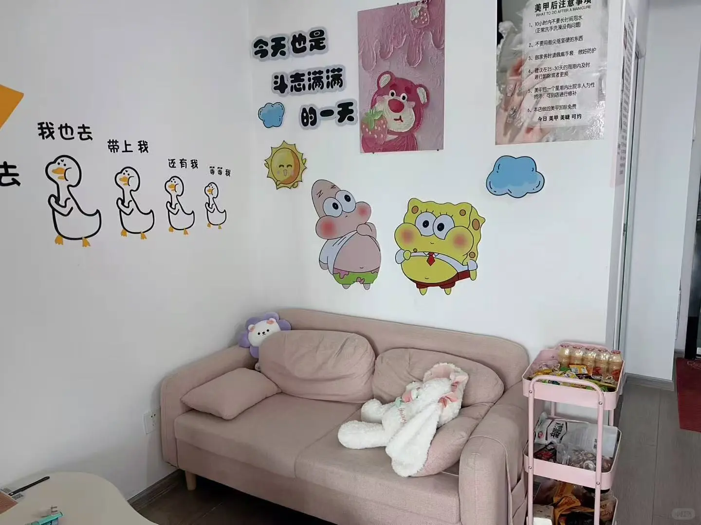 成都万科砖石广场A座急聘美甲美睫师