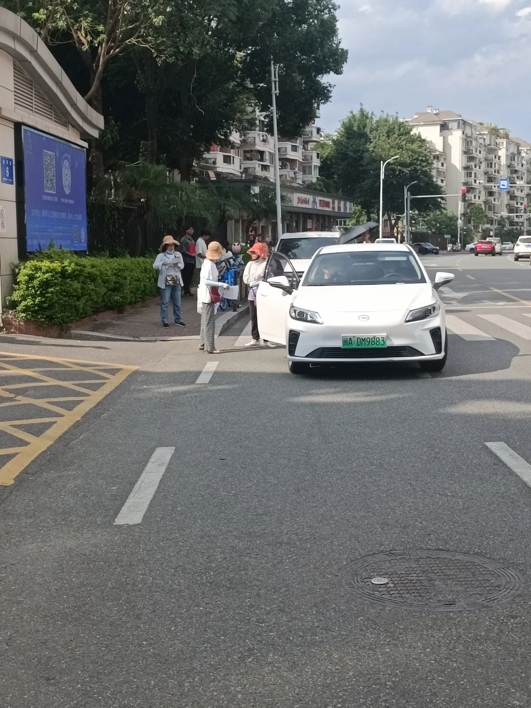 人才储备中心疯狂扫码大姐
