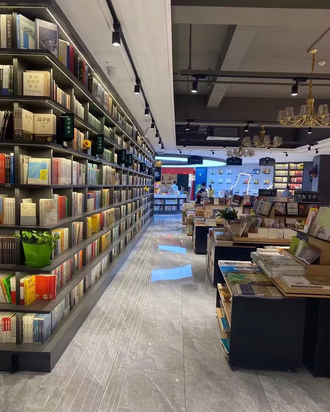 日结书店店员150/天管饭