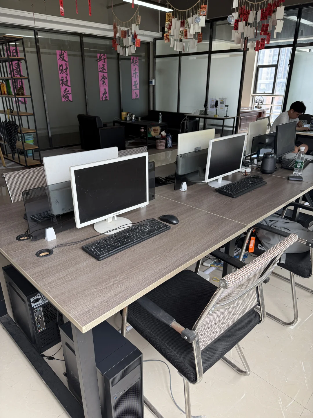 办公室文员还要1名！！！