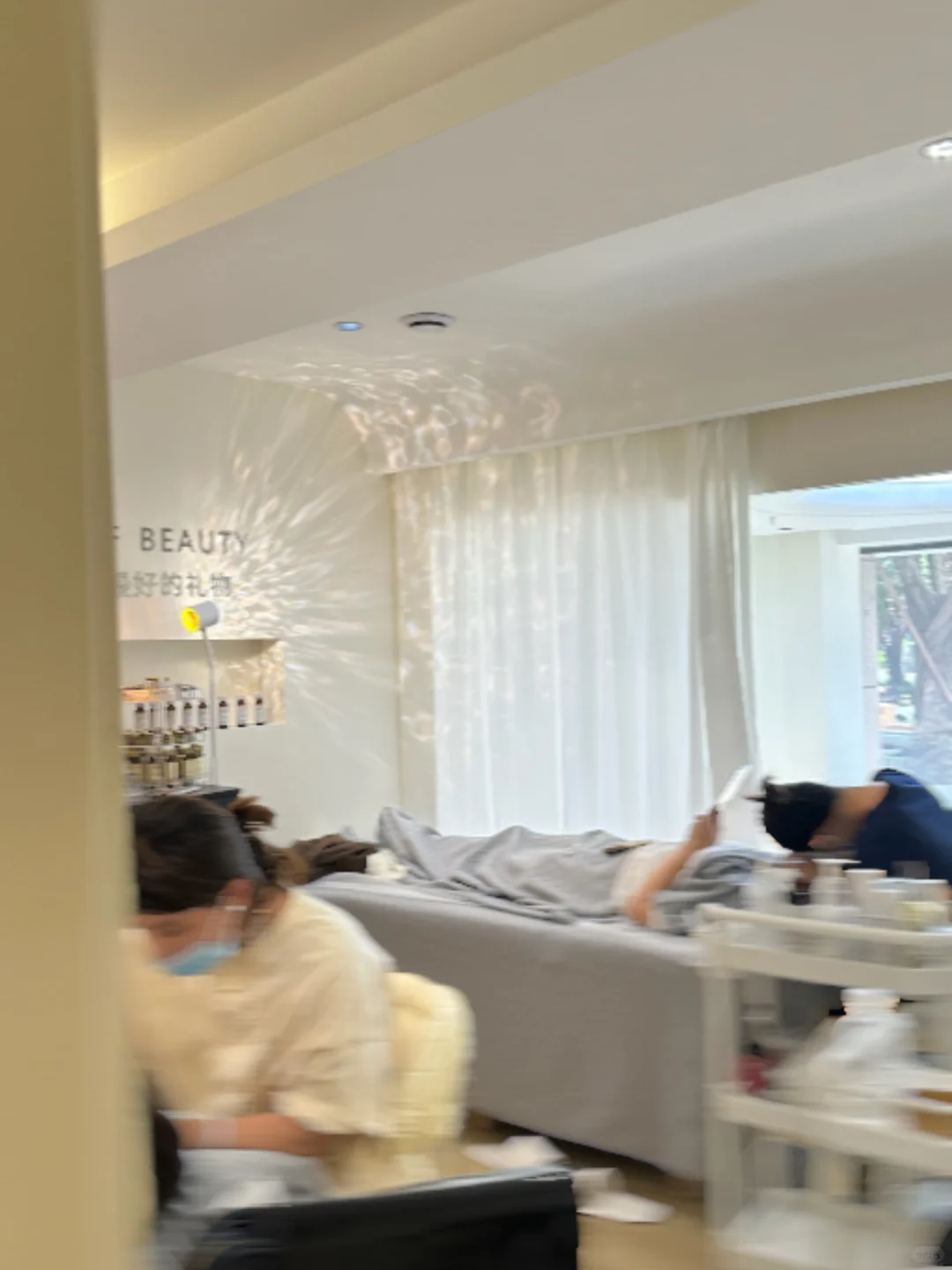 深圳旗舰店急聘美容师