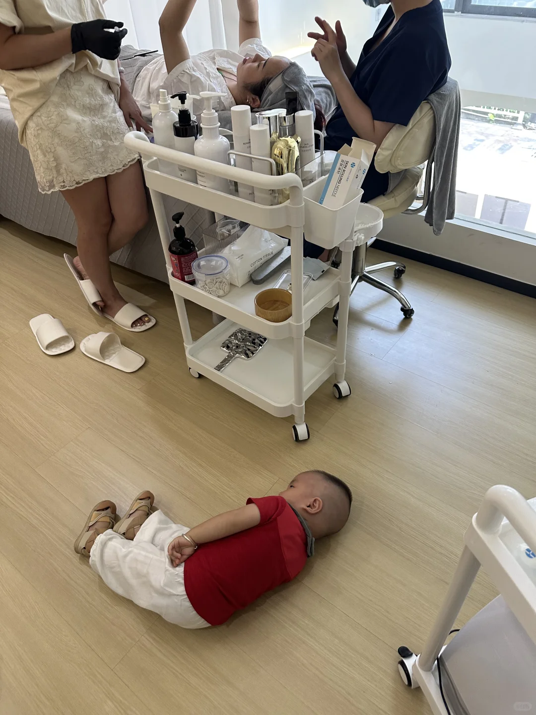 深圳旗舰店急聘美容师