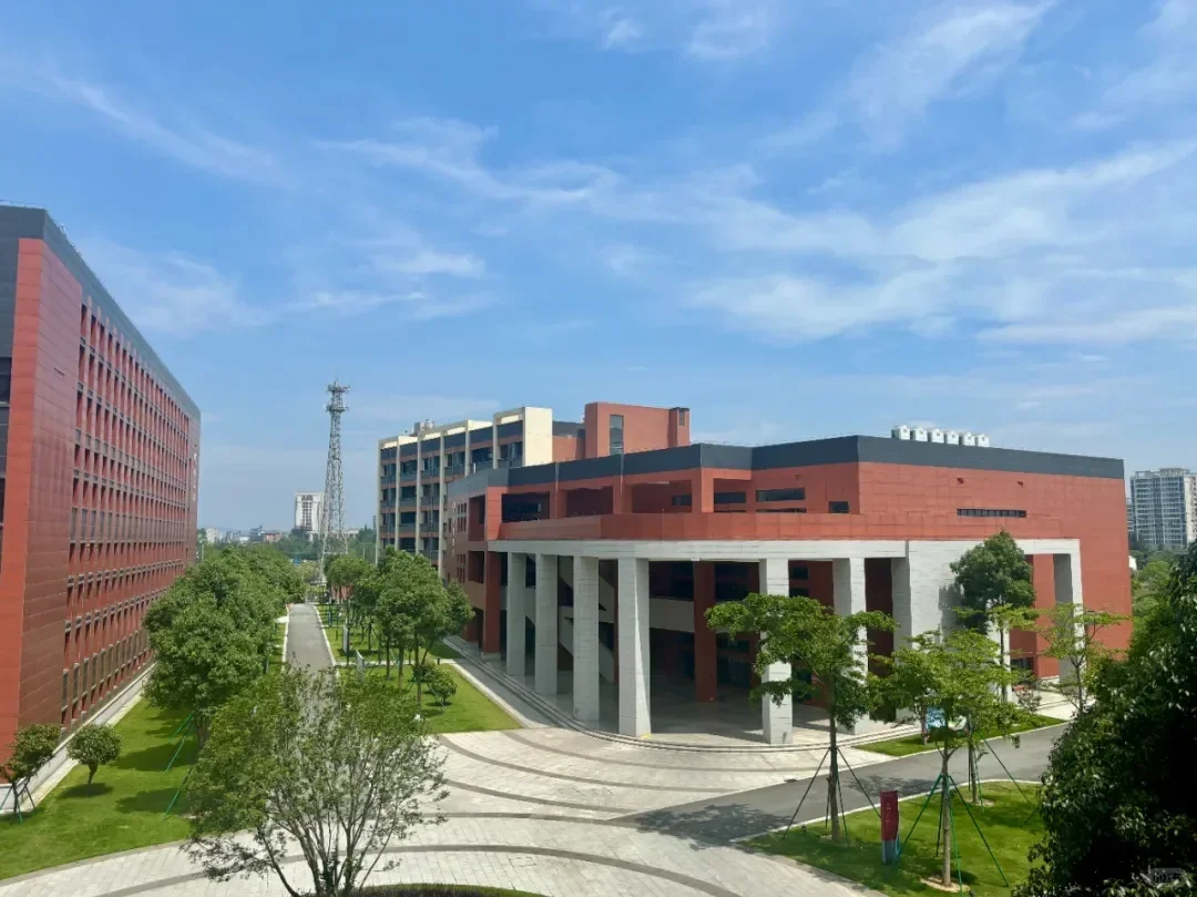福州招聘7名教师，120元/课时，食堂+宿舍