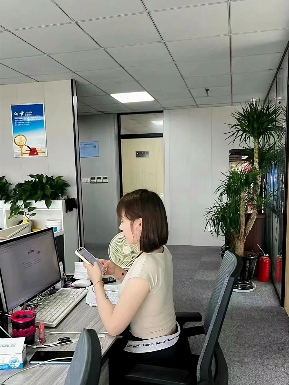 文员招聘、月薪8k+包住（宿舍2人间）