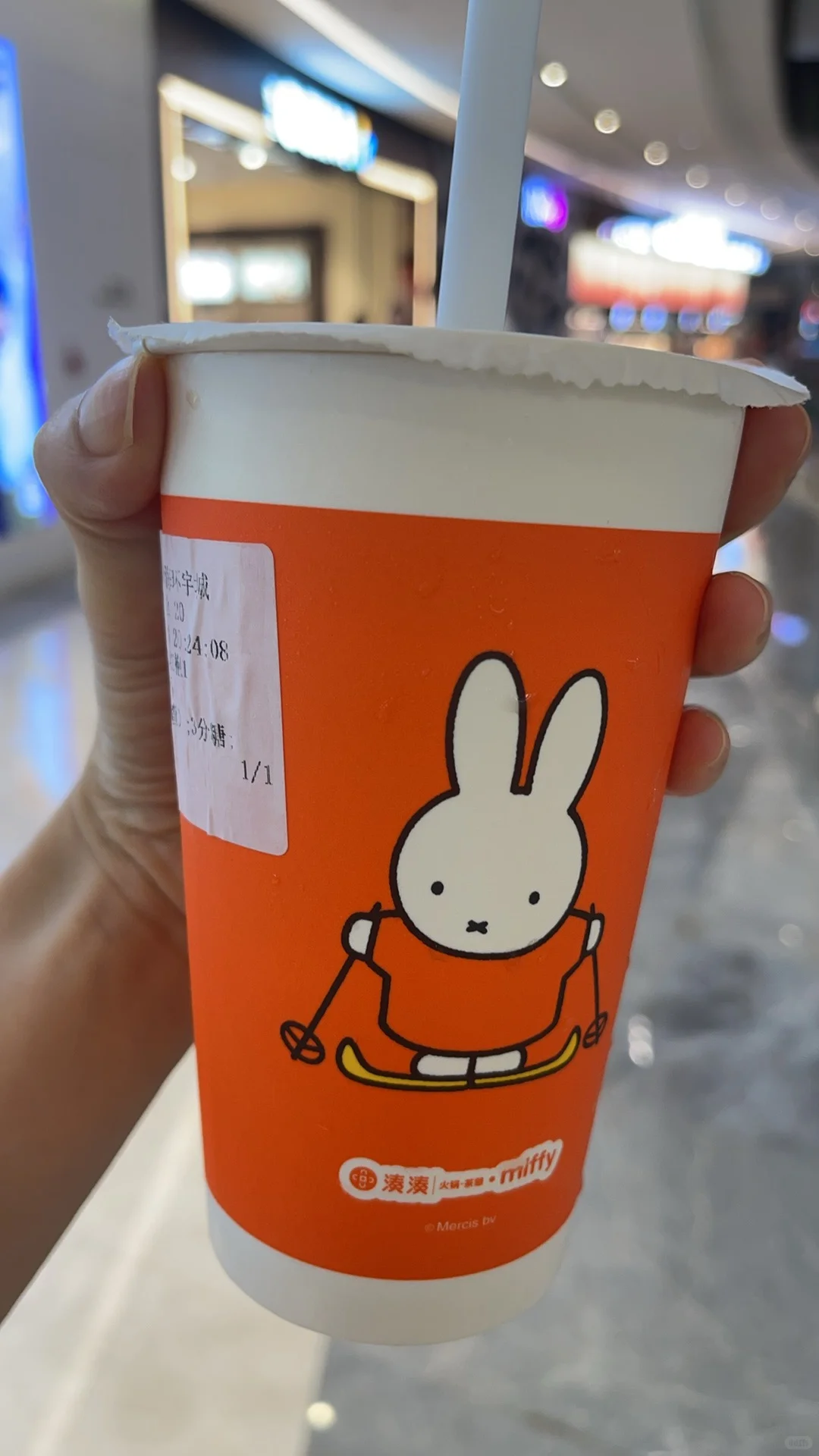 打着找工作的理由在逛商场