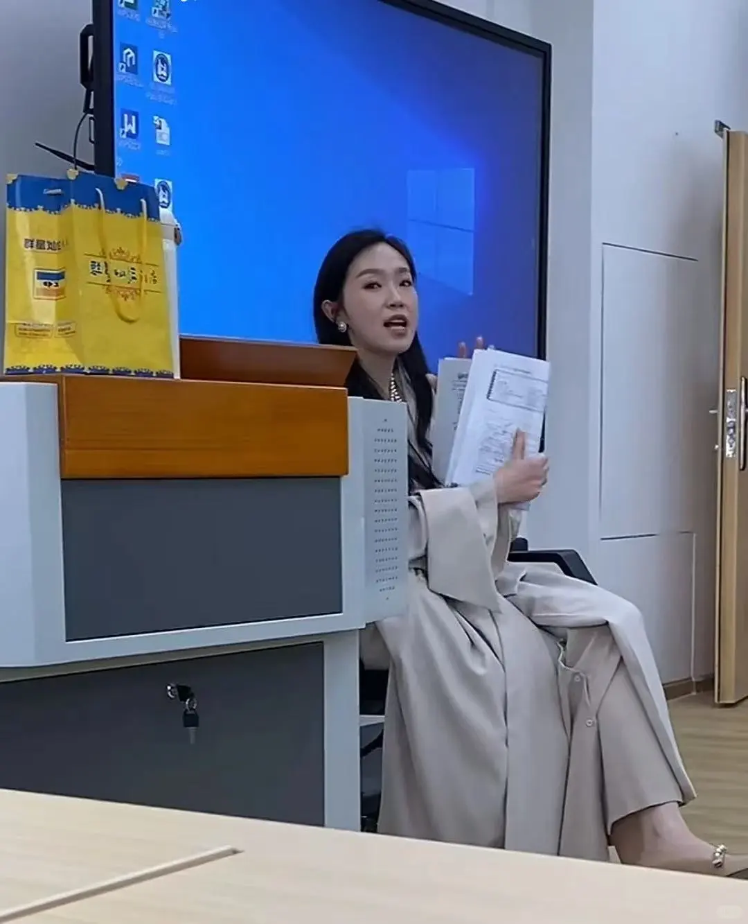 不想卷学历的硕士，其实可以冲一冲高校教师