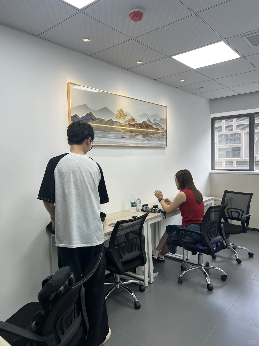 刚创业招的两个员工怎么过份😅