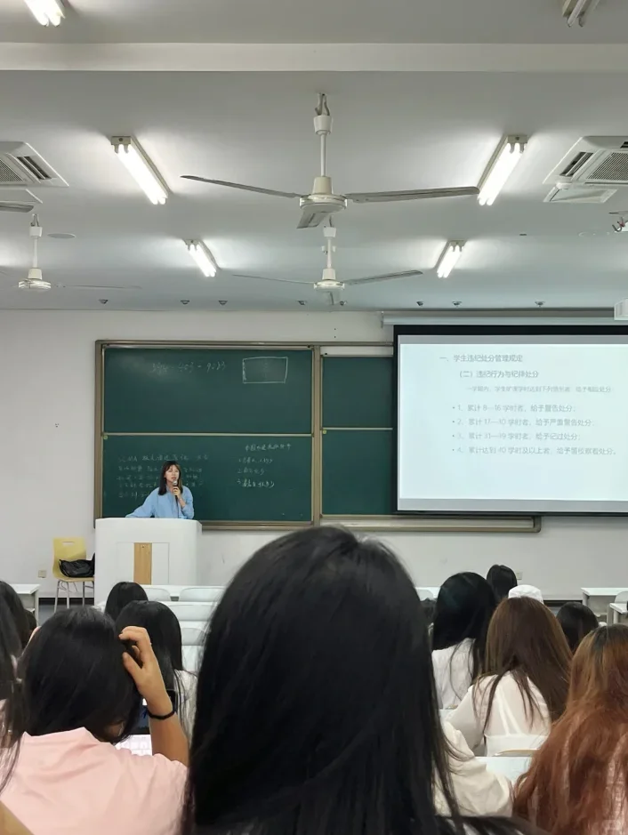 28岁，干了一年大专老师，工资6K