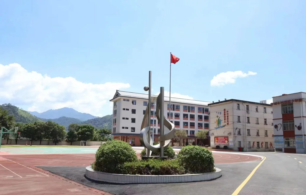 龙岩新罗小学招老师！编外教师