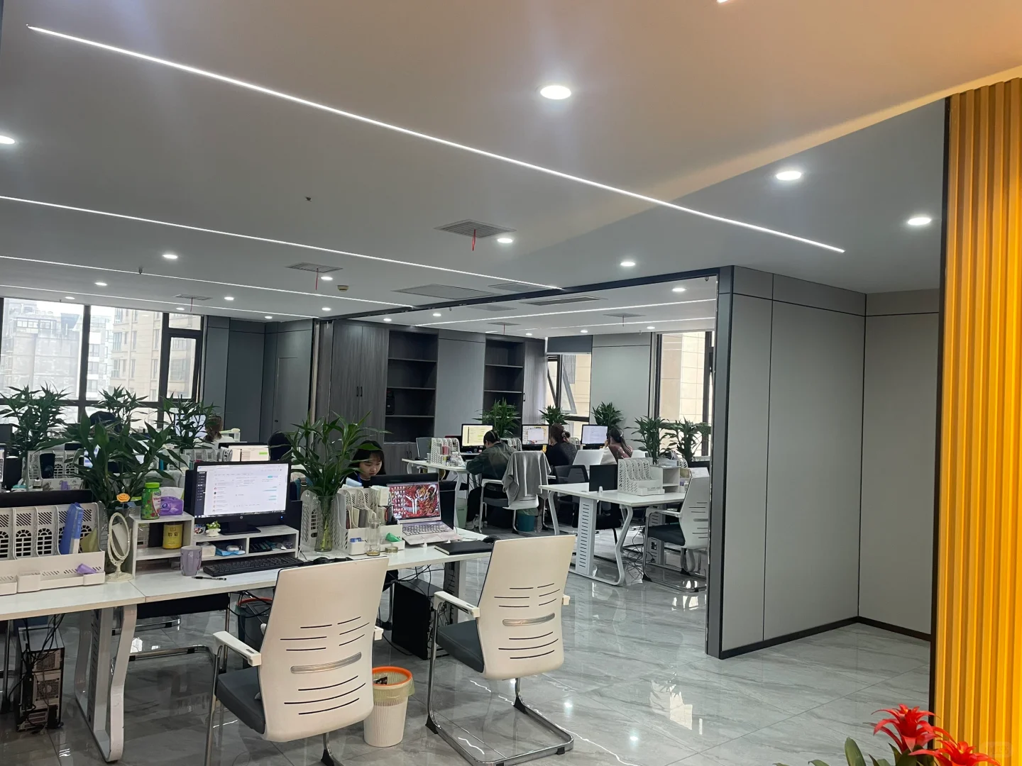 谁家公司这么有氛围感