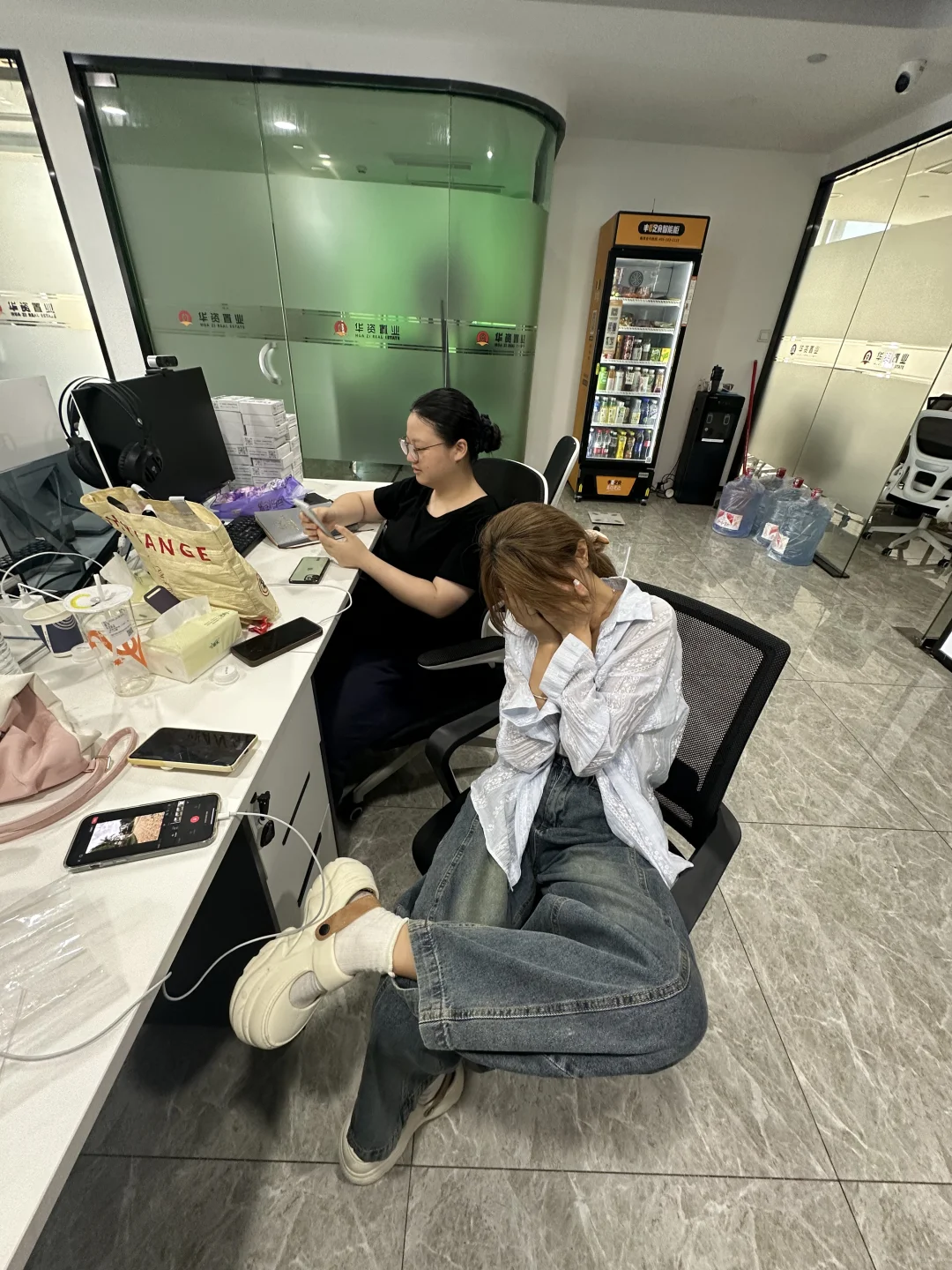 00后刚开公司，现招聘运营跟销售岗位