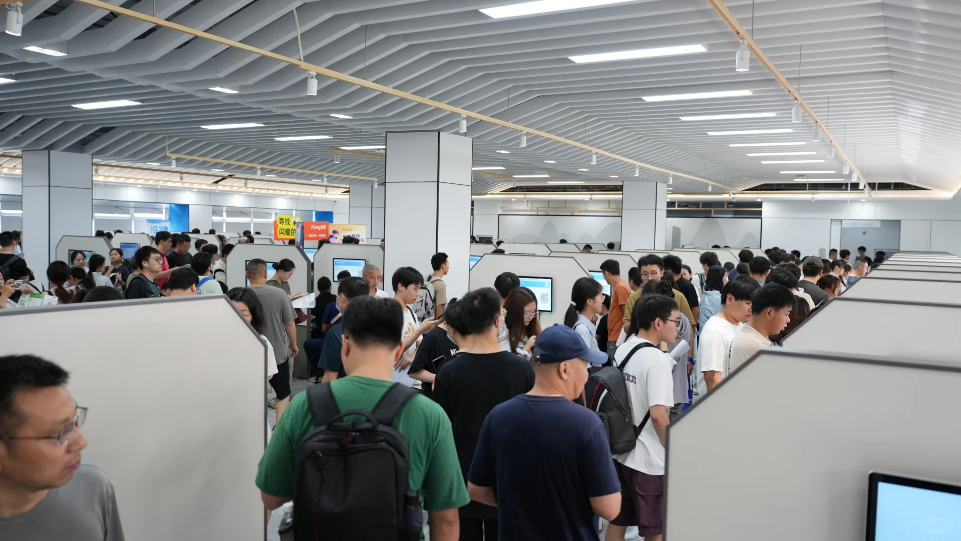苏州线下招聘会实况，家人们！谁懂啊！
