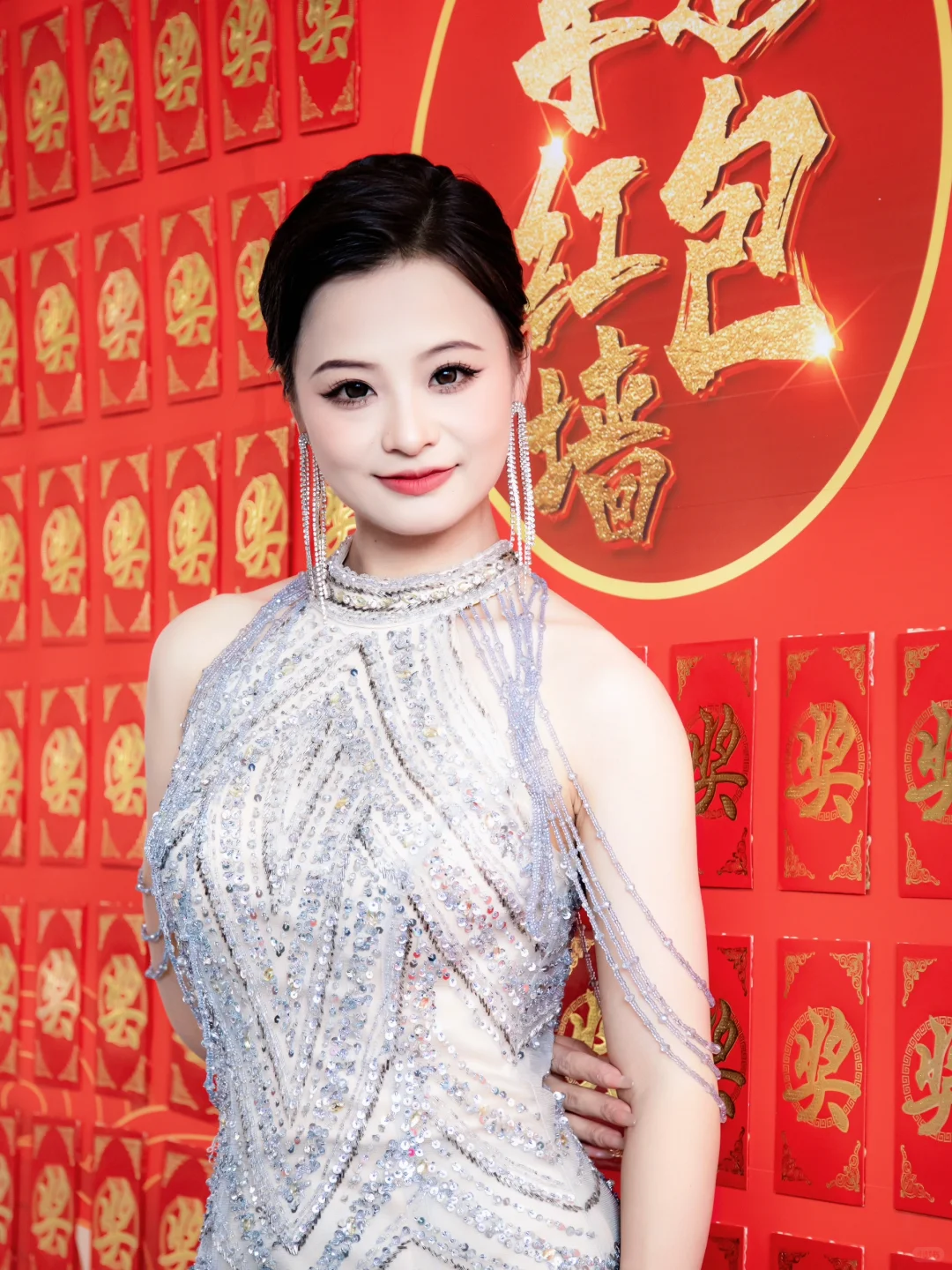 小县城女主持如何月入五位数