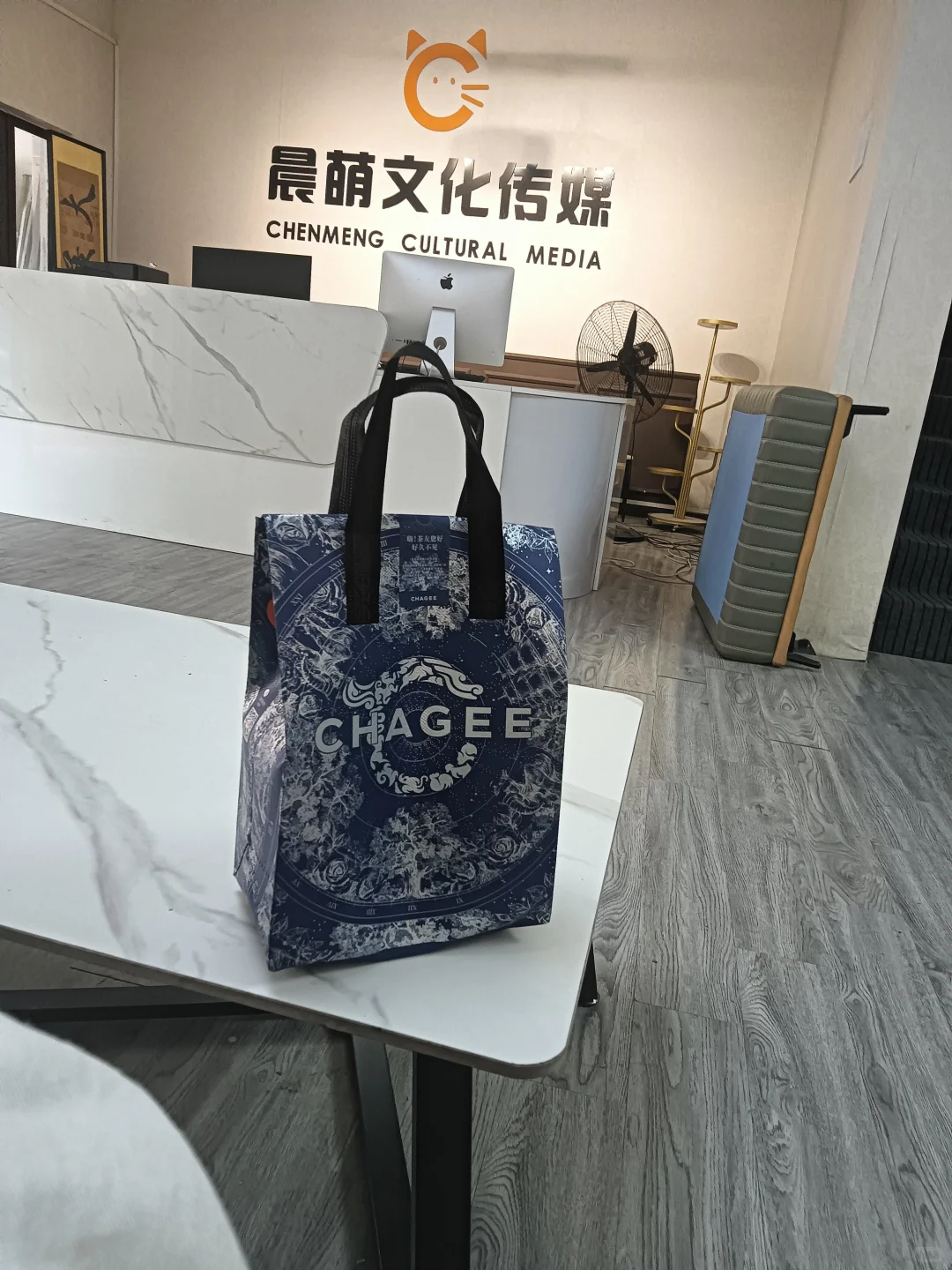 招聘 来上班的，都有奶茶提供哟
